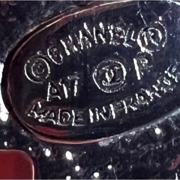 Beautiful authentic CHANEL earrings โค๏ธ - Picture 2 of 3